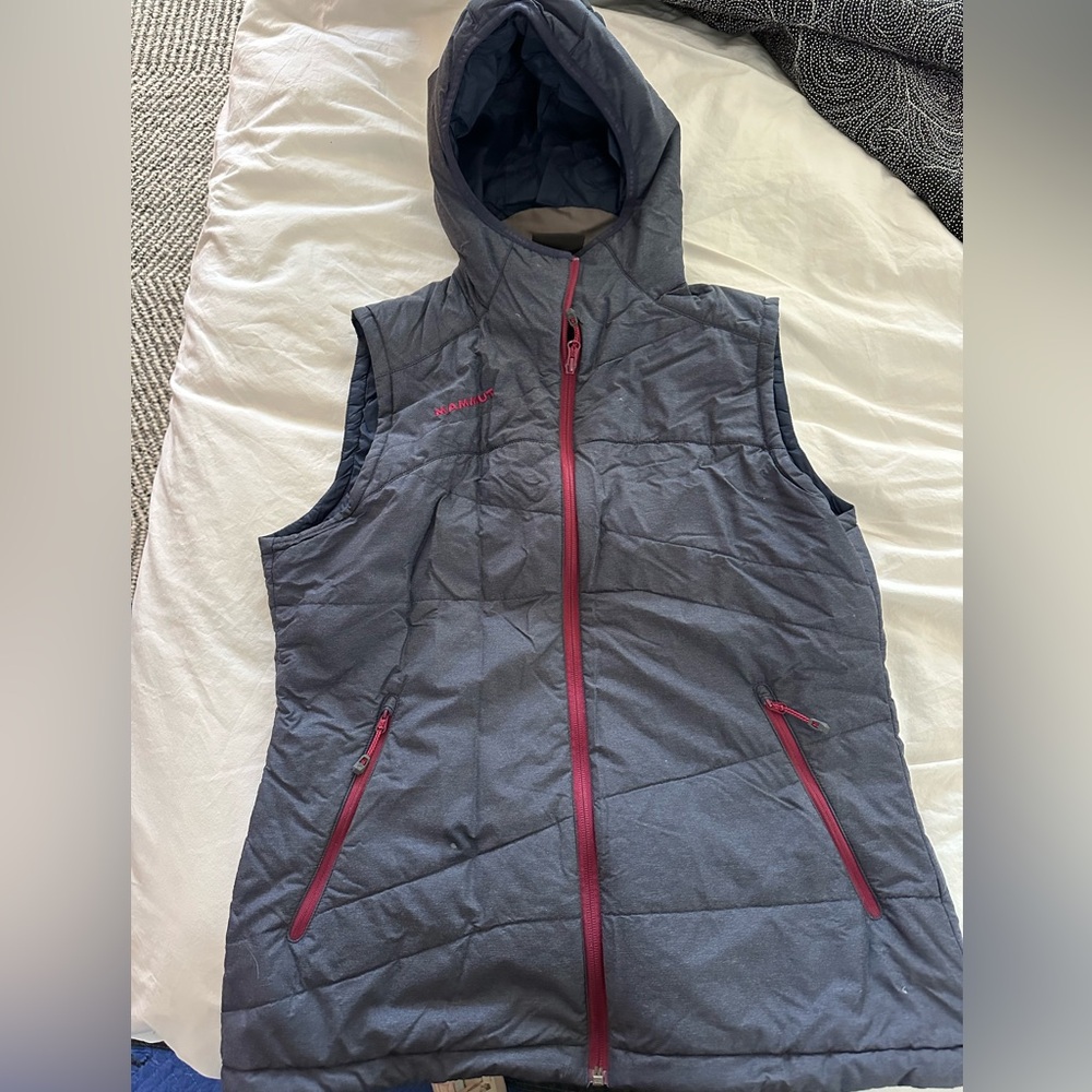 Mammut hooded down vest, women’s Large